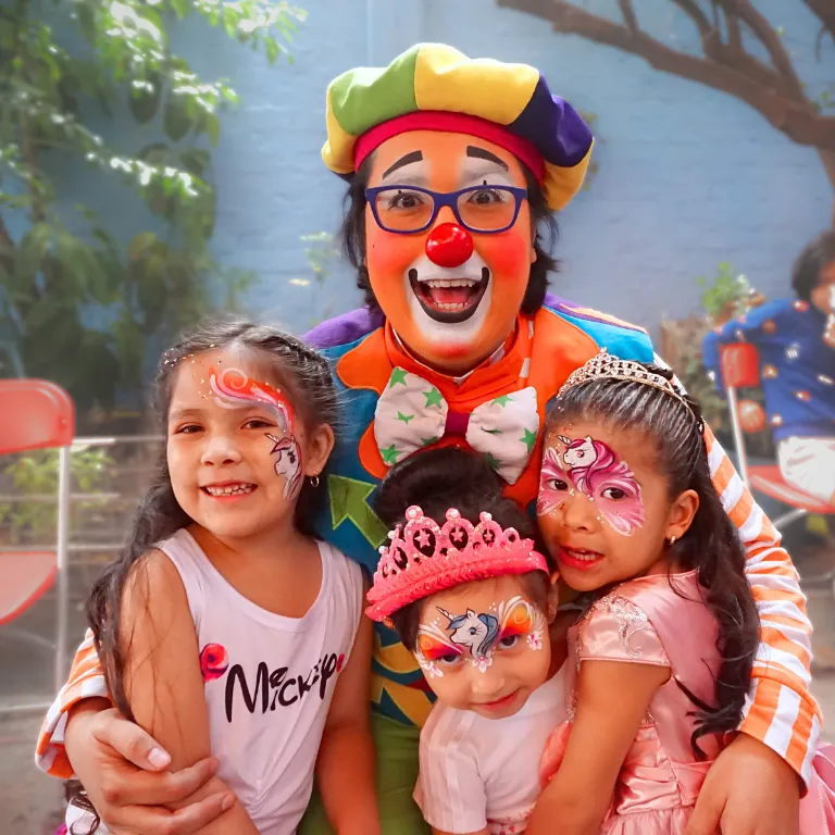 Paquete de show de payasos con pintacaritas para fiestas infantiles